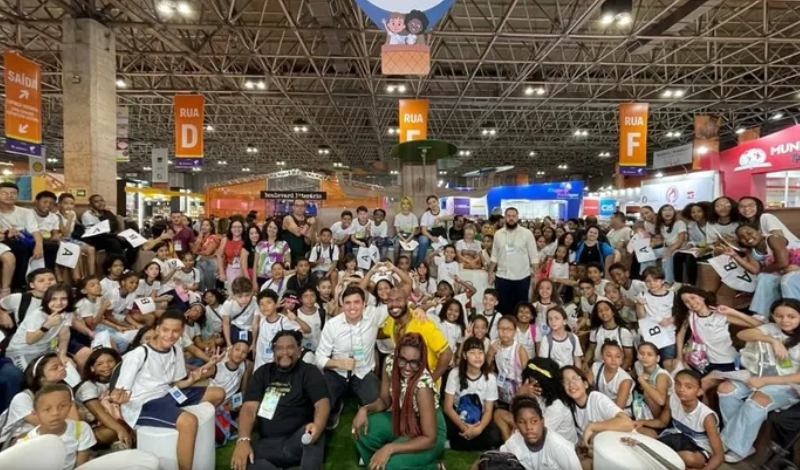 Bienal do Livro reúne obras que ajudam jovens a enfrentar desafios e completar coleções