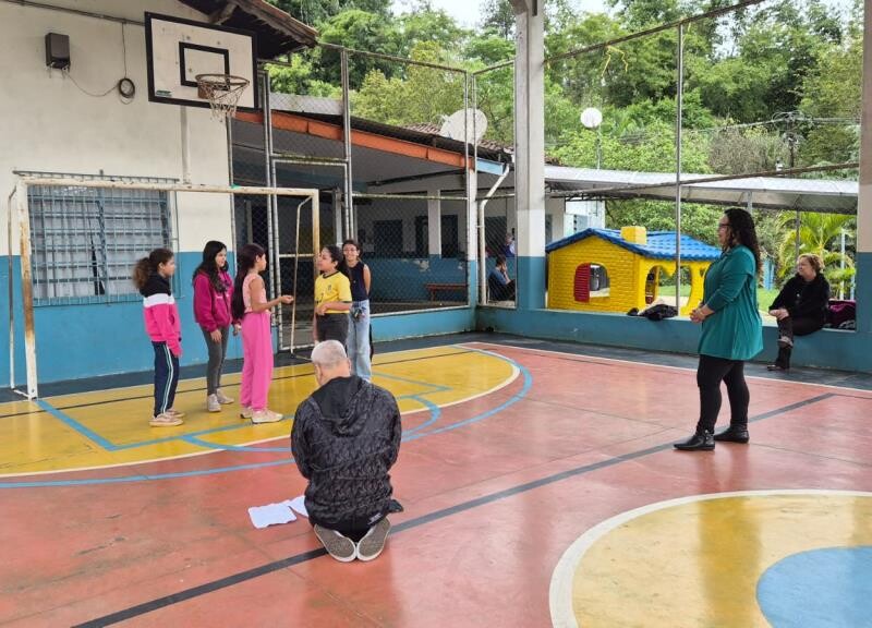 Alunos de Pinda preparam recepção especial para escritora Flávia Lins e Silva